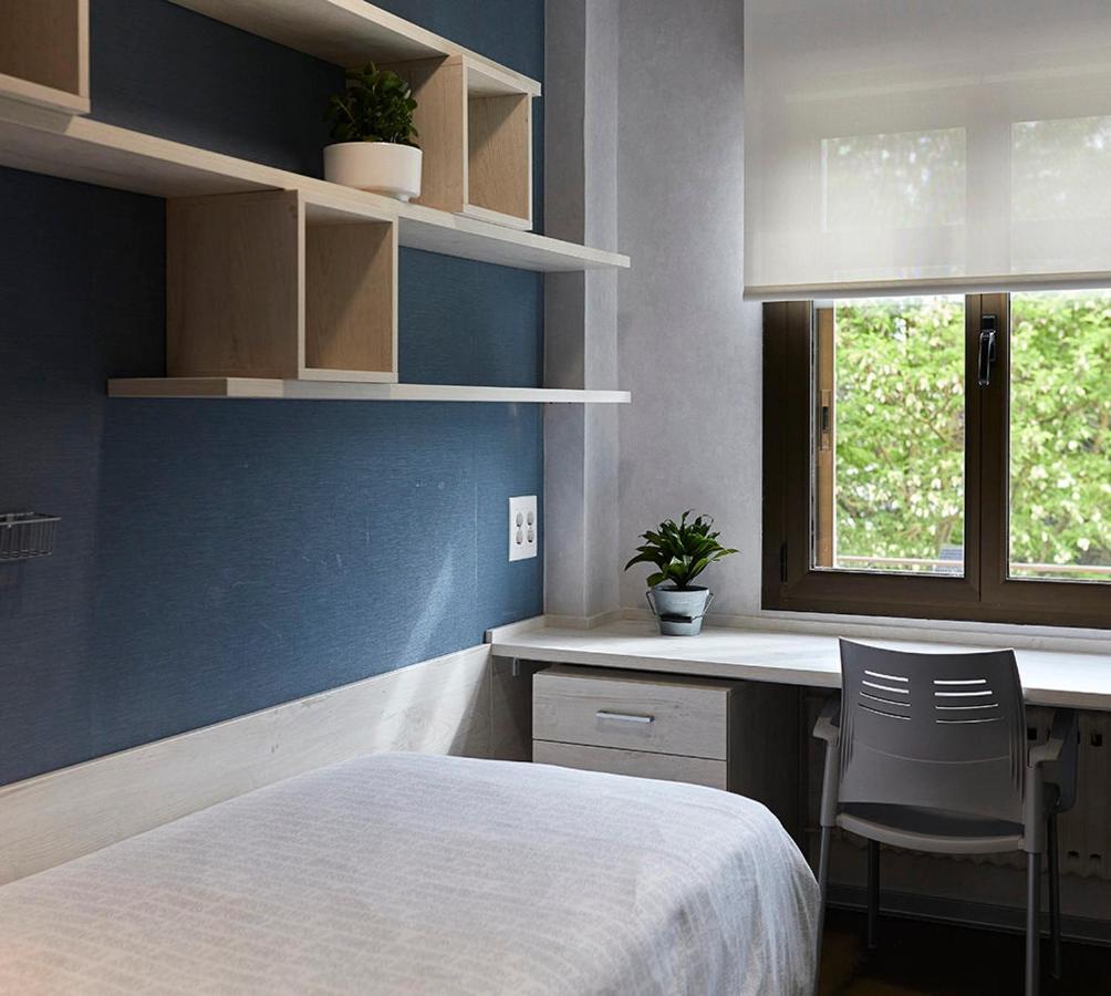 Residencia Larraona Hostal *